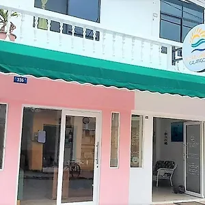  Hostel Gardner Galapagos Ecuador