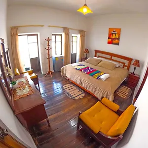 Colonial House ** קיטו